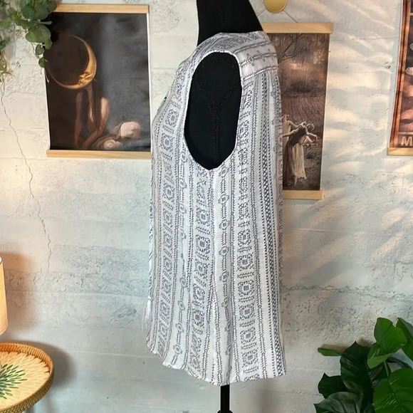 St. johns bay blue and white tank top size large - Picture 2 of 9